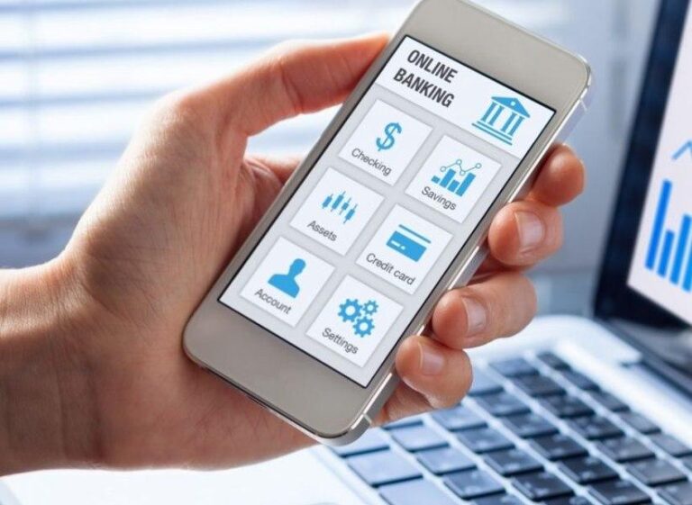 Acces ilegal la aplicațiile bancare: un șofer de gunoi a contractat credite în numele altora