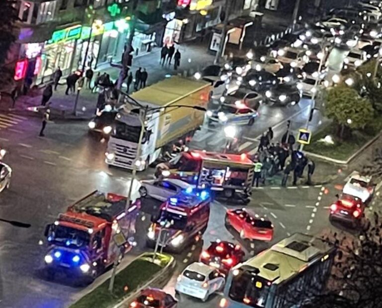 Accident tragic pe Bulevardul Iuliu Maniu, un pieton a fost lovit de un TIR