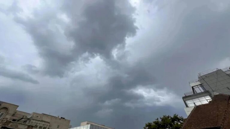 Actualizare METEO | Ploile revin în București, iar vremea se va răci în acest weekend. Prognoza ANM pentru perioada 22-24 noiembrie