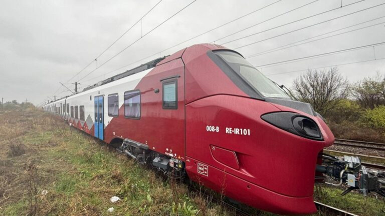 Al optulea tren Alstom Coradia a ajuns în București și este supus verificărilor