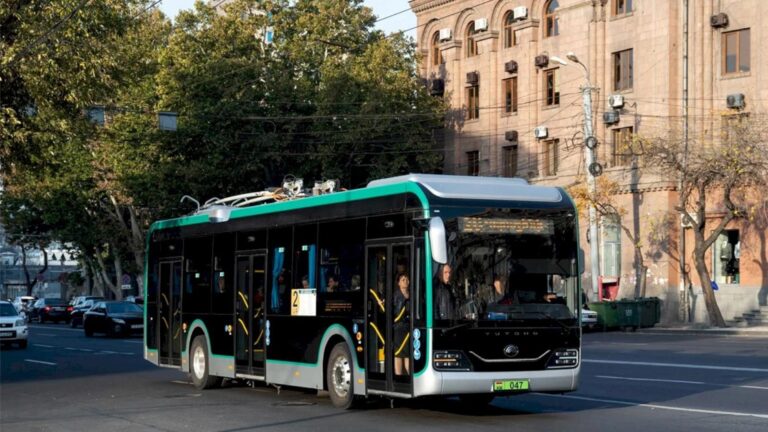 Autobuzele electrice Yutong, controlate de la distanță, ajung la București