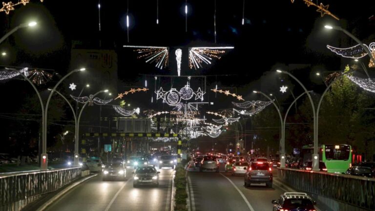 Autobuzul lui Moș Crăciun revine în București pentru plimbări festive