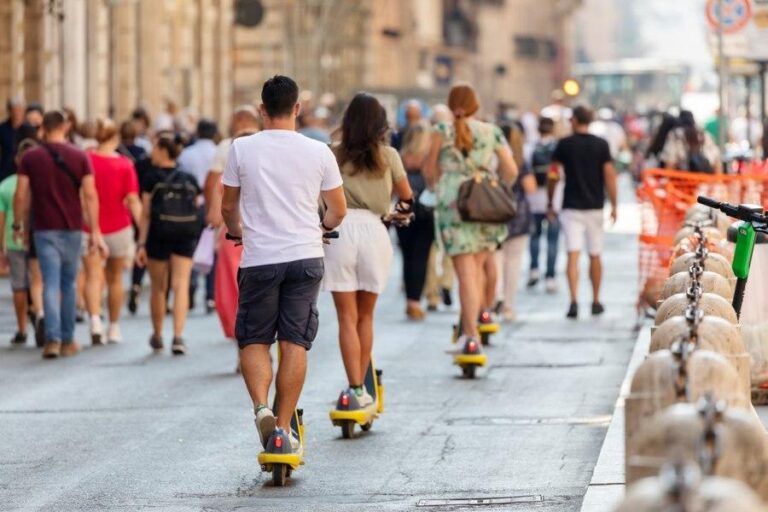 Candidații la Primăria Capitalei își expun viziunea asupra trotinetelor electrice