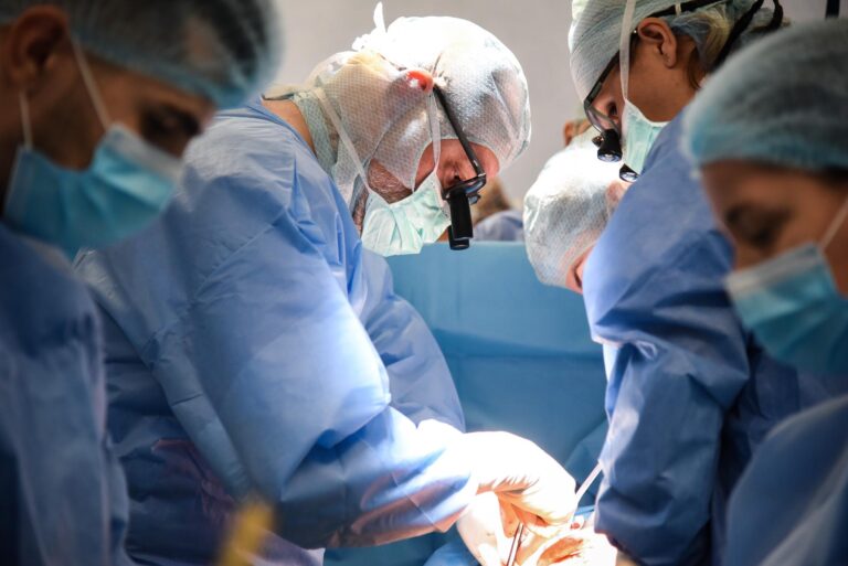 Intervenție chirurgicală de succes în România pentru un pacient cu afecțiuni cardiovasculare