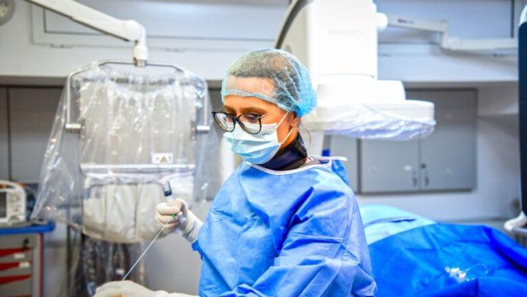 Intervenție medicală de succes pentru un bărbat cu probleme circulatorii