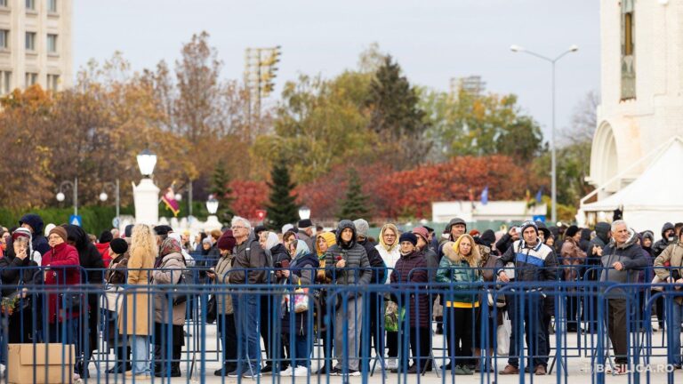 Peste 290.000 de persoane au vizitat altarul Catedralei Naționale. Ultima zi de acces este astăzi