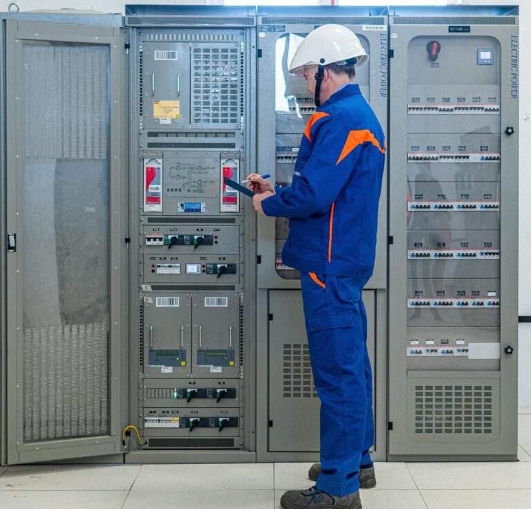 Rețele Electrice Muntenia întrerupe curentul electric în București, Ilfov și Giurgiu. Care sunt zonele afectate