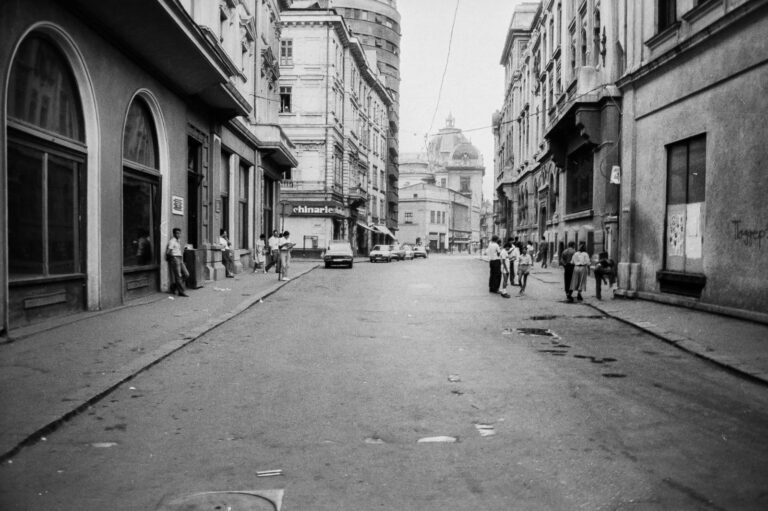 Secretele pe care pășim zi de zi👣 A apărut Dicționarul tuturor străzilor din București, cu informații la zi despre fiecare bulevard, șosea ori străduță