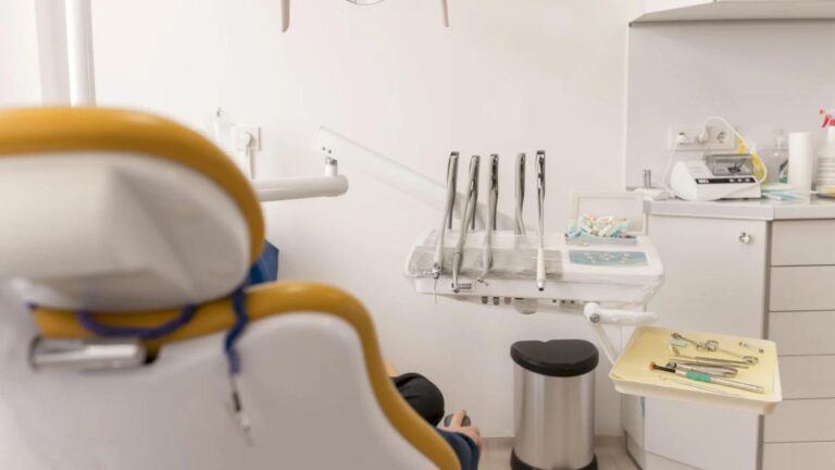 Suspendarea clinicii stomatologice din București după tragedia fetiței de 2 ani