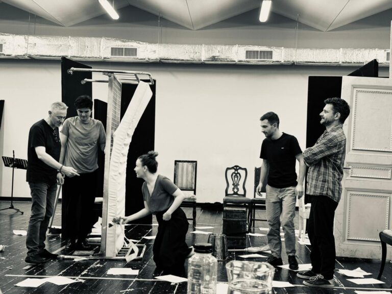 Yuri Kordonsky revine în România cu o montare a Metamorfozei de Franz Kafka la Teatrul Excelsior