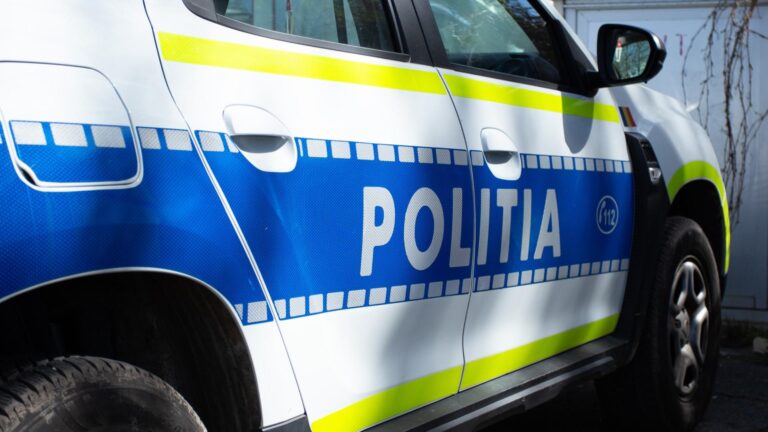Captură de droguri în București: 20 de kg de canabis descoperite în trolere