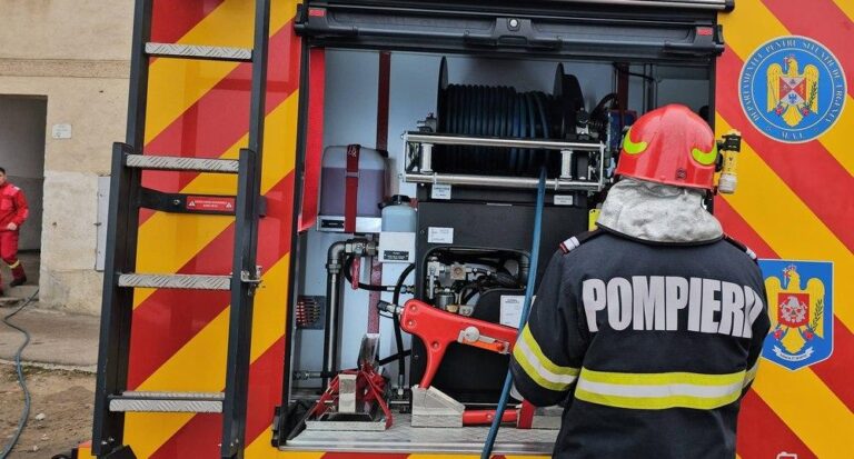 Incendiu în cartierul Rahova, în apropierea unui bloc afectat de o explozie