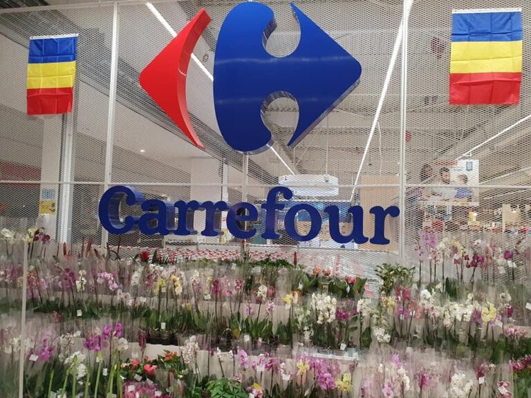 Magazinele din Capitală își adaptează programul de sărbători