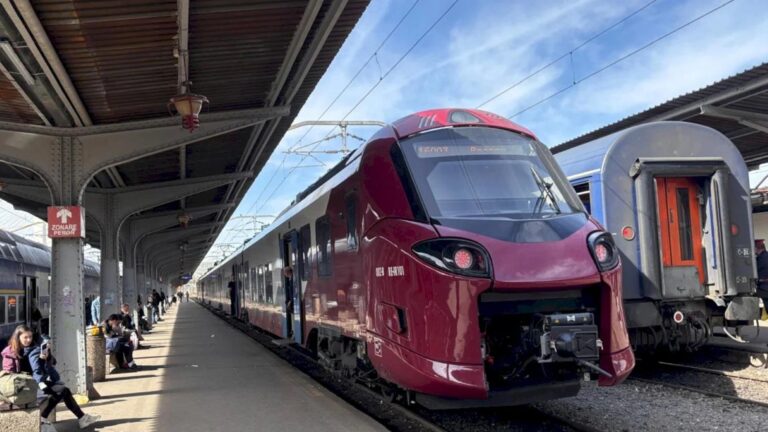 Un nou tren electric Coradia a sosit la Atelierele CFR Grivița