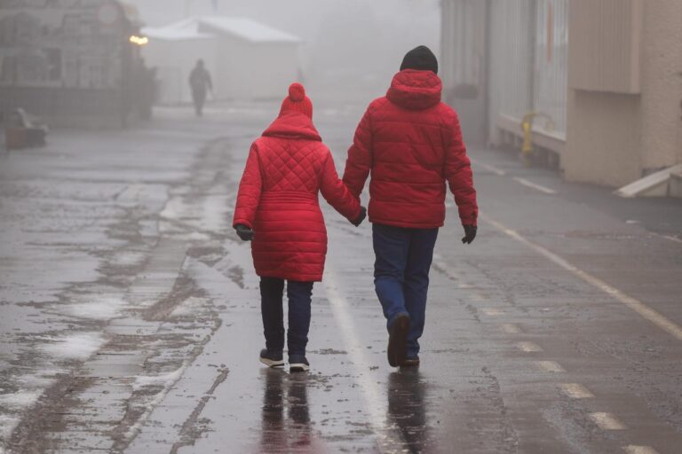 Vreme mai caldă decât de obicei, cu maxime de 14 grade și condiții de ceață