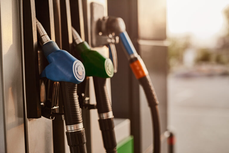 Creșterea prețurilor la carburanți în noaptea de Anul Nou: Impactul majorării accizelor