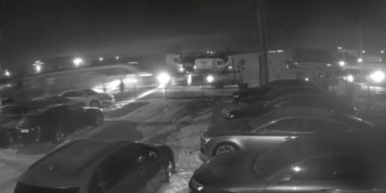 Accident feroviar grav la Chiajna: Mașină răsturnată pe calea ferată