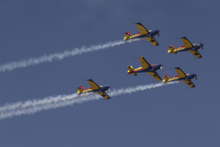 Aeroclubul României deschide înscrierile gratuite pentru tineri. La filiala București sunt disponibile toate disciplinele