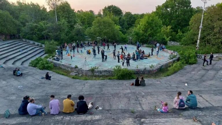 Amfiteatrul Tineretului: Un colț uitat al Bucureștiului