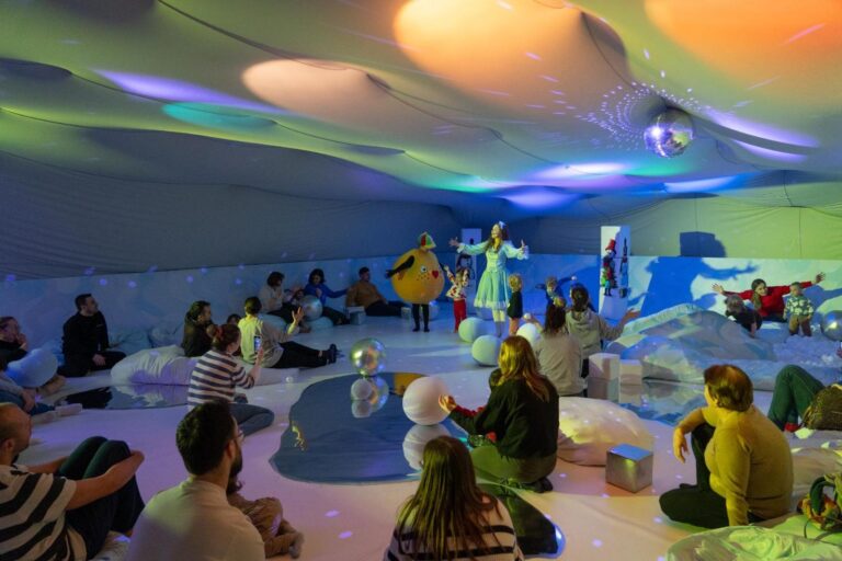 Bilete gratuite pentru bebelușii născuți în maternitățile ASSMB la spectacolele senzoriale