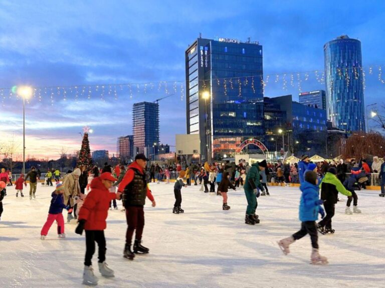 Distracție pe gheață cu DJ la Caro IceLand în nordul Bucureștiului, în acest weekend