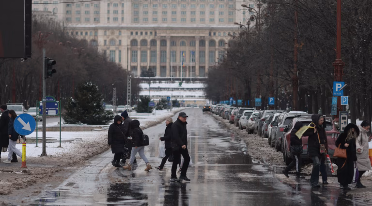 Apa Nova confirmă sesizările privind acumulările de apă în Capitală