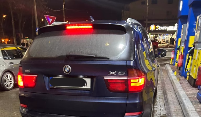 Atenție la escrocherii în parcările din București