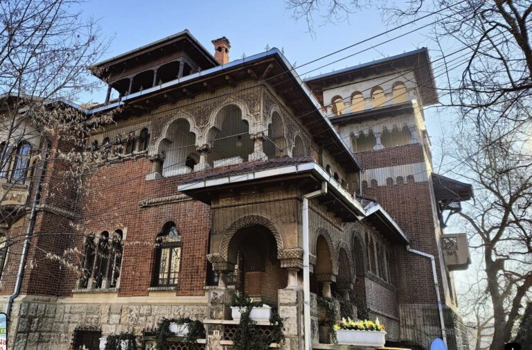 Casa Sacha Roman, o bijuterie arhitecturală devenită centru cultural, cu primul lift privat din București