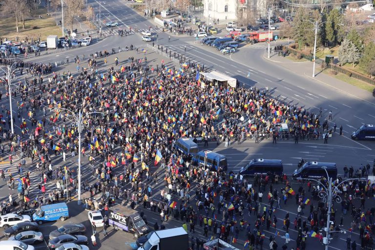 Mineri din Oltenia protestează în fața Guvernului pentru drepturile lor