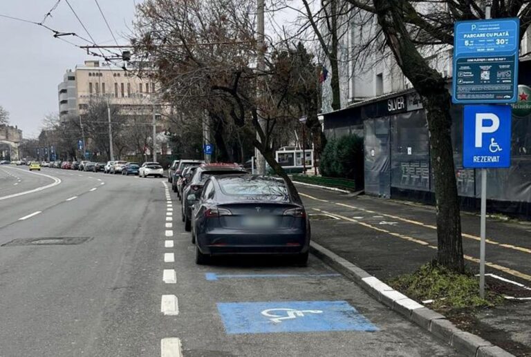 Numărul locurilor de parcare pentru persoanele cu handicap în București și sancțiunile pentru ocuparea ilegală