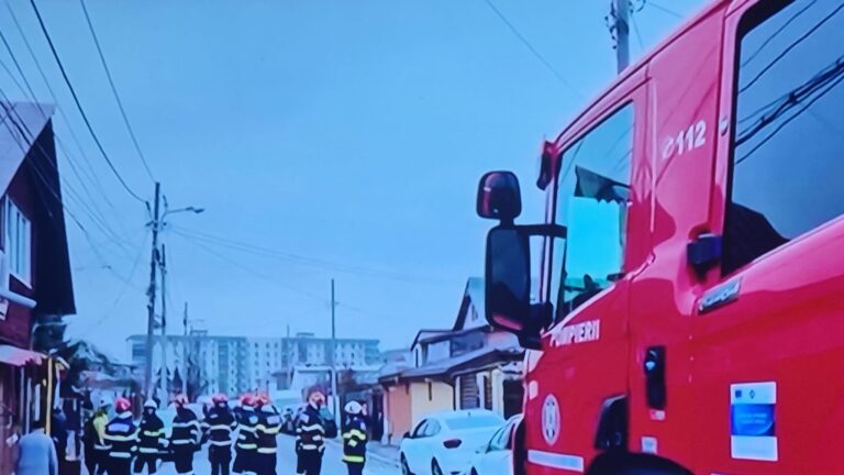 O nouă explozie în București, de astă dată într-o casă din Colentina. Pompierii intervin pentru a evacua imobilul