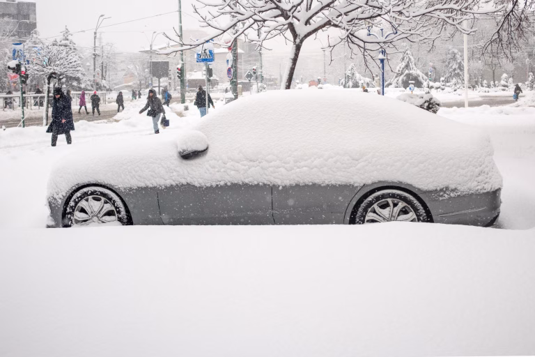 Prognoza meteo pentru București: Ninsori în continuare