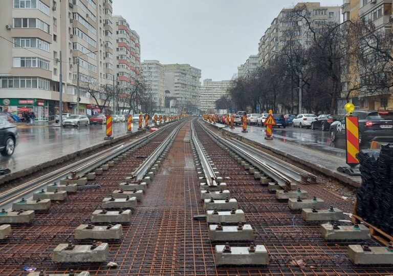 Proiect de modernizare pe Bulevardul Chișinău: 300 de metri de șină nouă instalată, dar circulația tramvaielor va întârzia