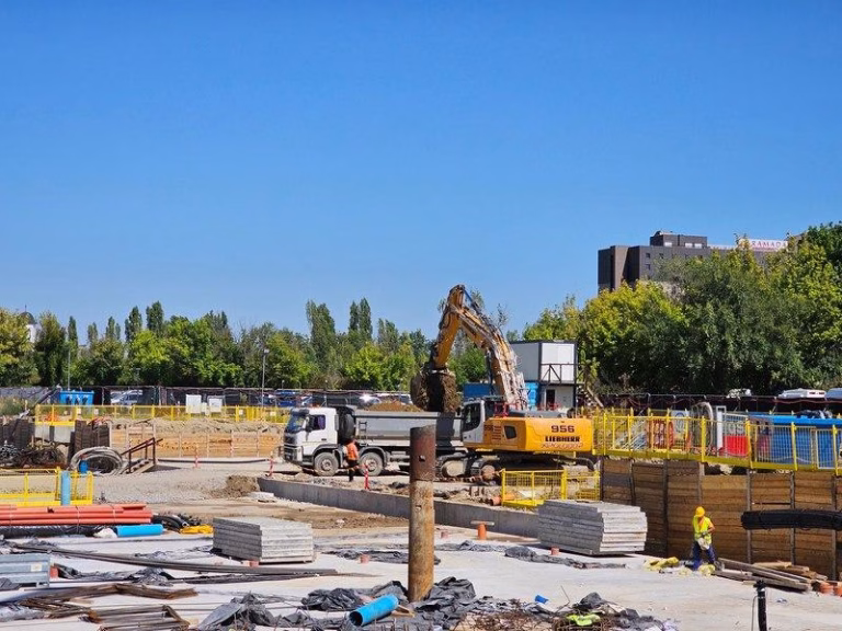 Restricții de trafic în zona Fântâna Miorița din Capitală din cauza surpării carosabilului