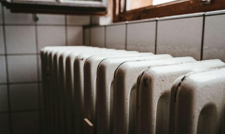 Termoenergetica detaliază condițiile pentru scăderea facturilor la apă caldă și căldură