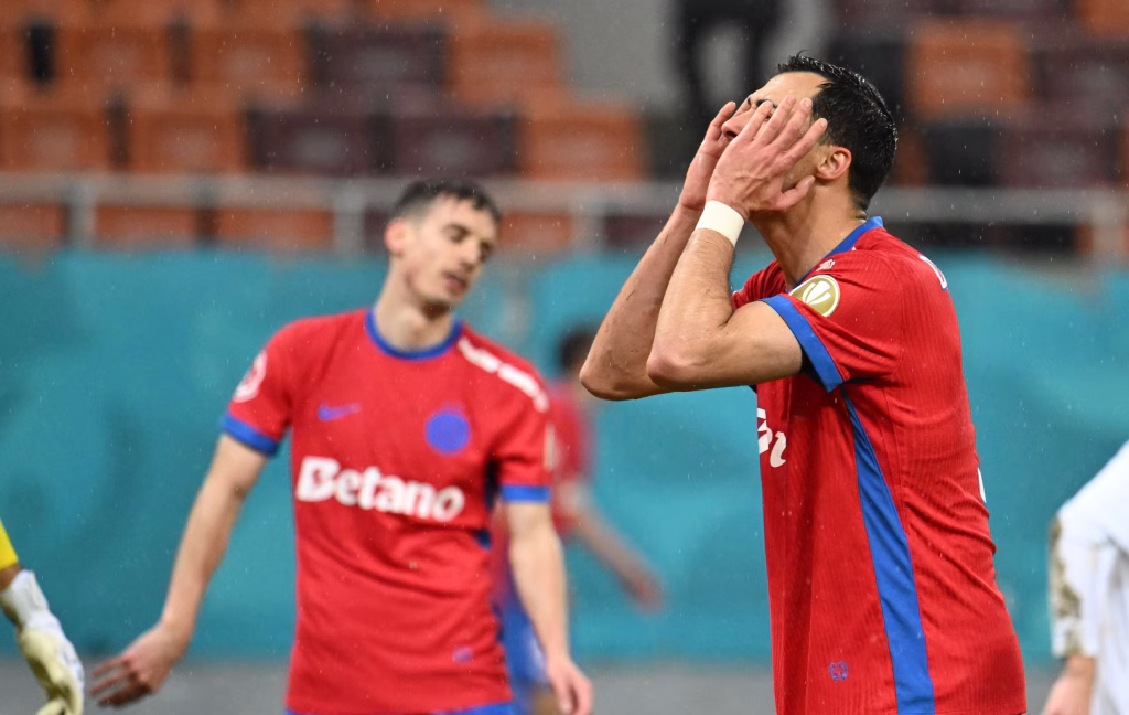 FCSB riscă un exod masiv: 10-12 jucători la plecare - Sport