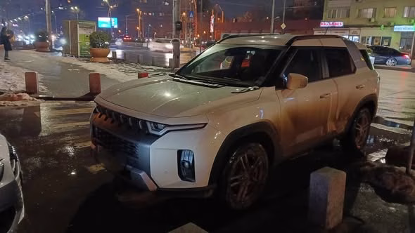 Mașină parcată pe trecerea de pietoni la Cantemir cu Mărășești - Bucuresti