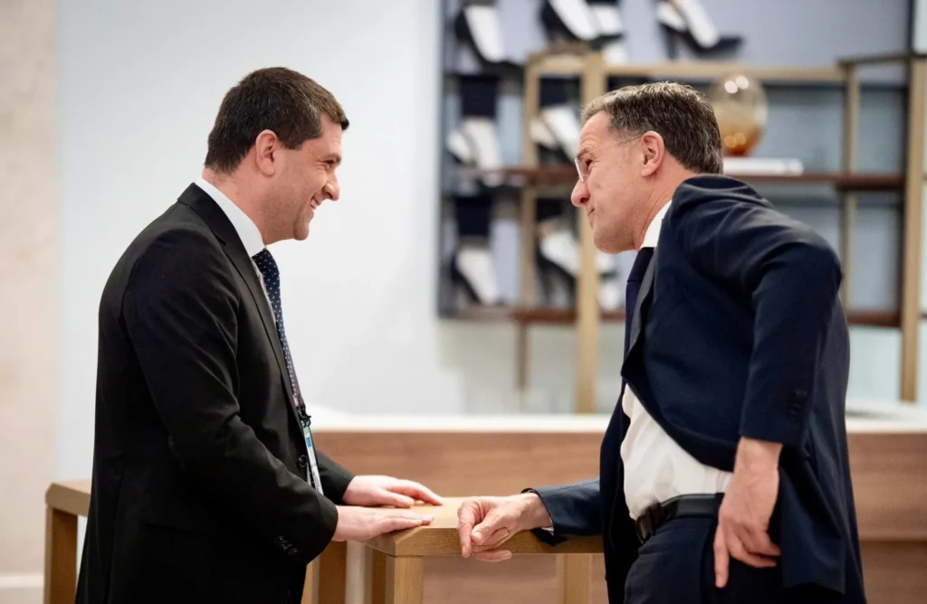 Miruță, diplomație de hol cu șeful NATO la München - Politica