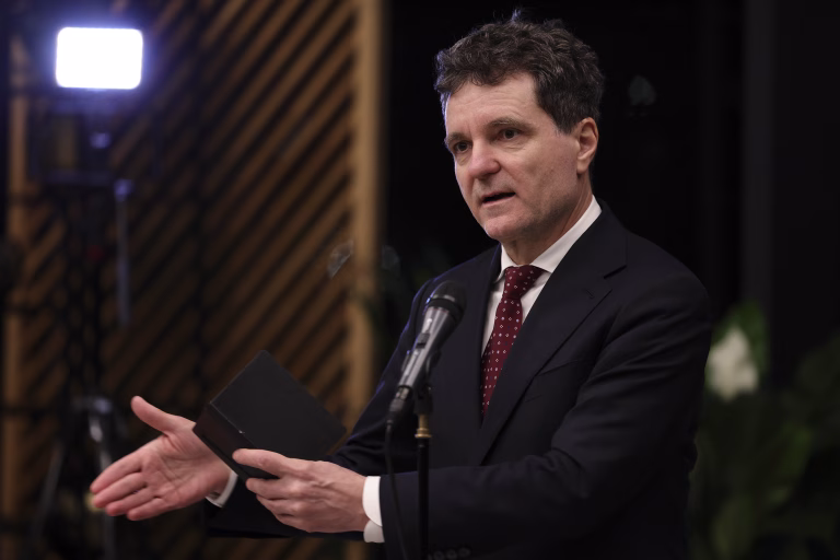 Nicușor Dan pleacă la Washington cu doi consilieri