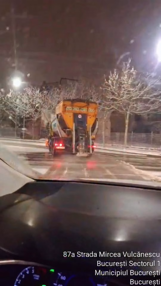 Noapte albă în București: echipele lucrează la 2 dimineața - Bucuresti