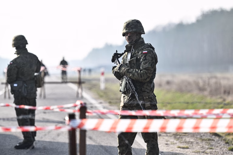 Polonia interzice mașinile chinezești lângă baze militare
