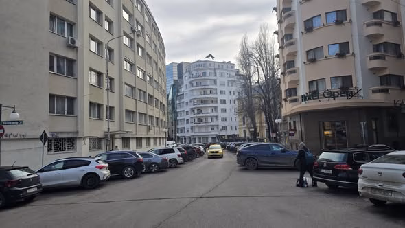 Primarul Capitalei a ieșit la plimbare prin Centru cu ChatGPT - Bucuresti