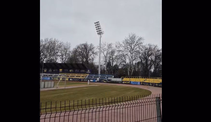 Primul meci sub nocturnă în România se joacă duminică - Sport