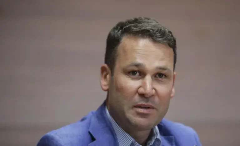 Locuitori din Sectorul 3 cer revenirea lui Robert Negoiță la Primărie