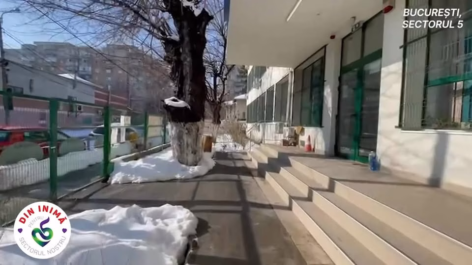 Școlile din Sectorul 5 sunt curate de zăpadă și gata de elevi - Bucuresti
