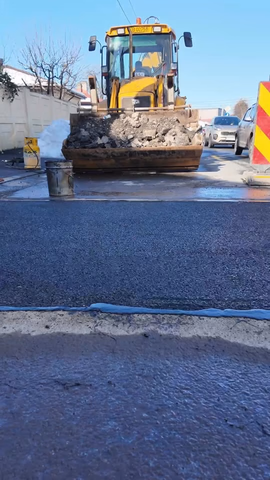 Sectorul 1 a ieșit la reparat gropile lăsate de iarnă