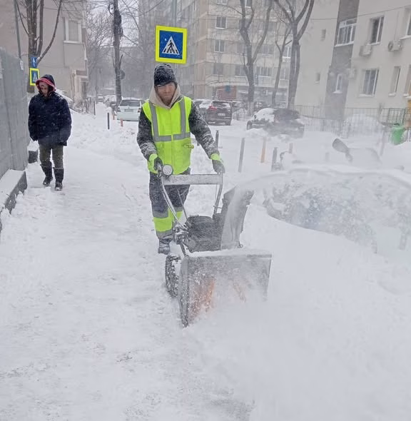 Sectorul 6 iese la deszăpezit în Giulești, Militari și Crângași