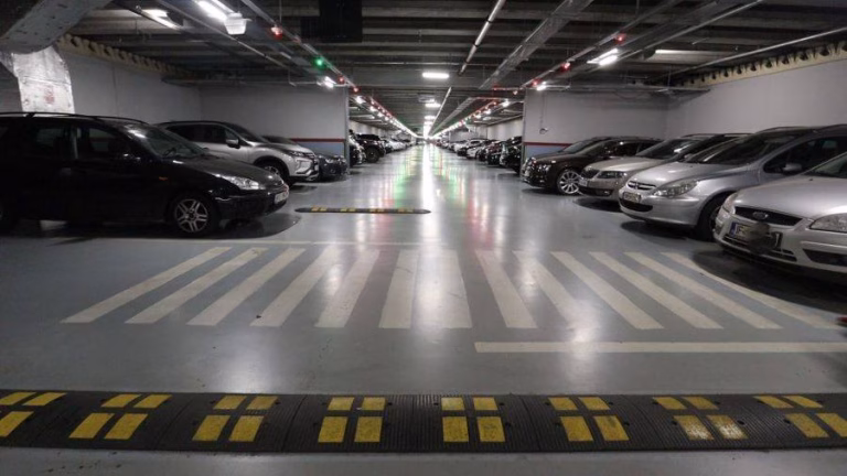 Parcarea subterană de la Decebal oferă peste 700 de locuri pentru rezidenți și vizitatori