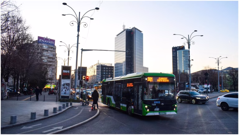 Autobuze electrice ZTE Granton circulă pe linia 381, conectând Piața Reșița de terminalul Clăbucet