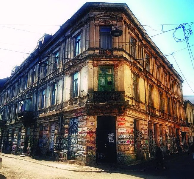 Clădire din Centrul Vechi scoasă la vânzare pentru 3 milioane de euro. Legătura cu Mihai Eminescu